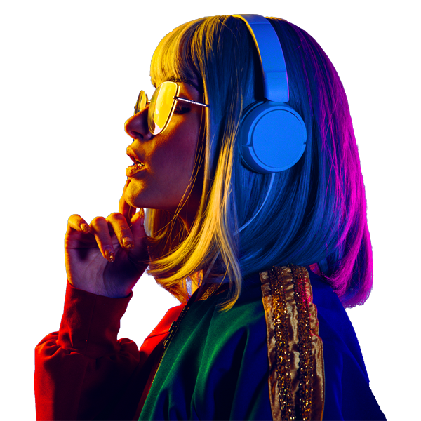 beautiful-woman-with-stylish-clothes-AB7WLUR.png